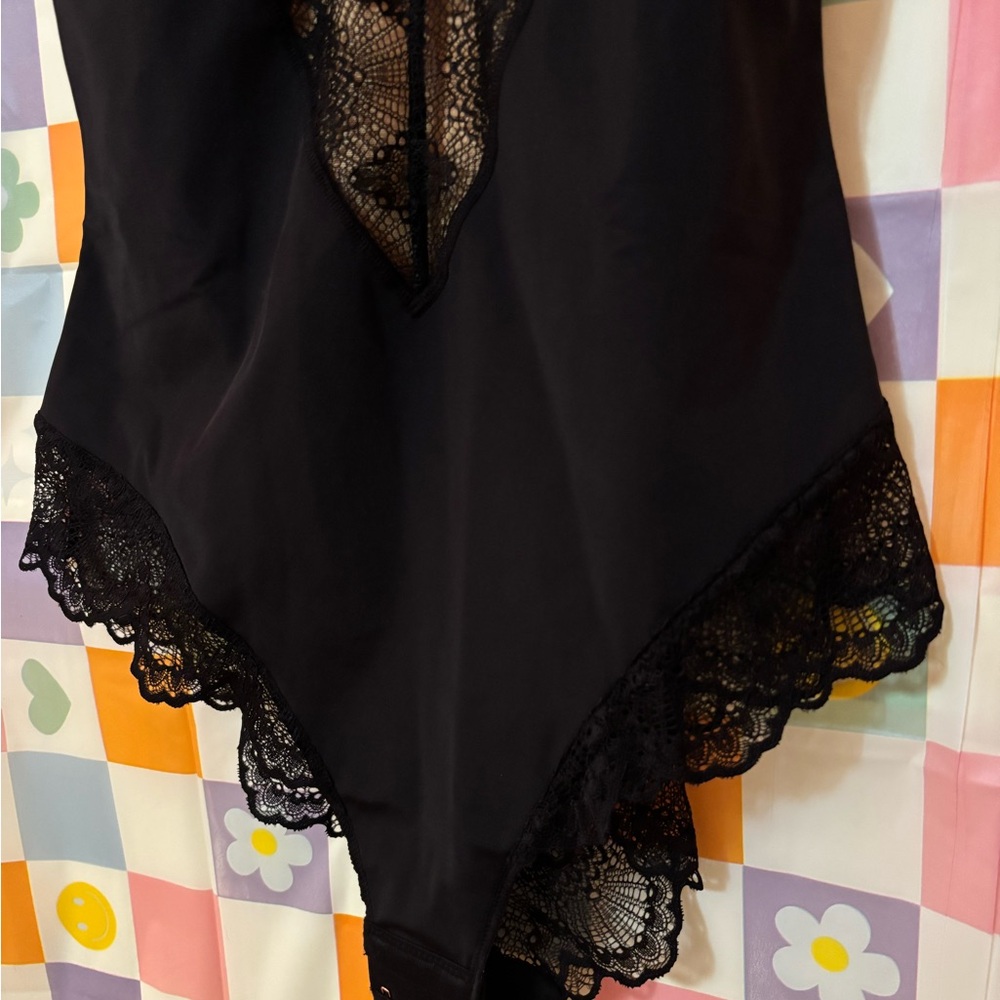 Romantic sculpting Black Lace Bodysuit - Picture 7 of 10